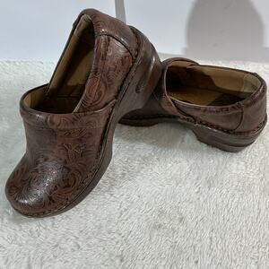 B.O.C. Embossed Faux Leather Clogs Nurse Mules Brown Womens 8 Comfort Slip